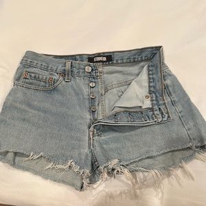Reformation Levi’s Shorts in Size 28